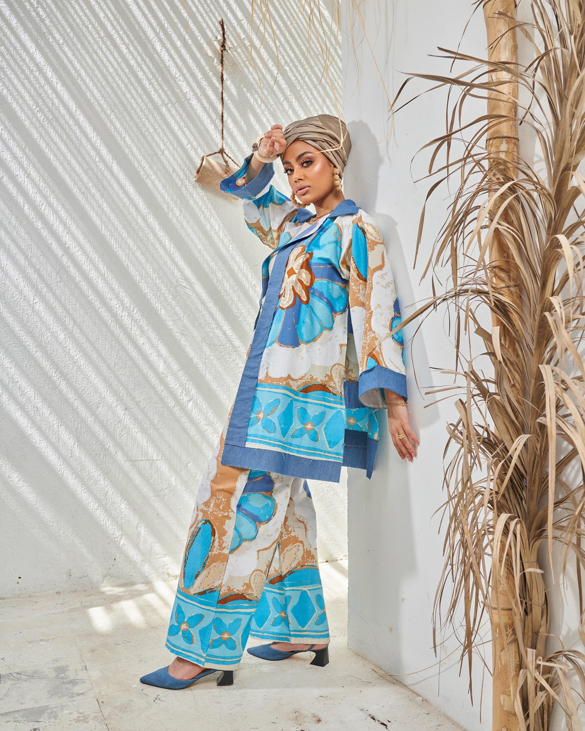 بدلة زهرية زرقاء سحرية